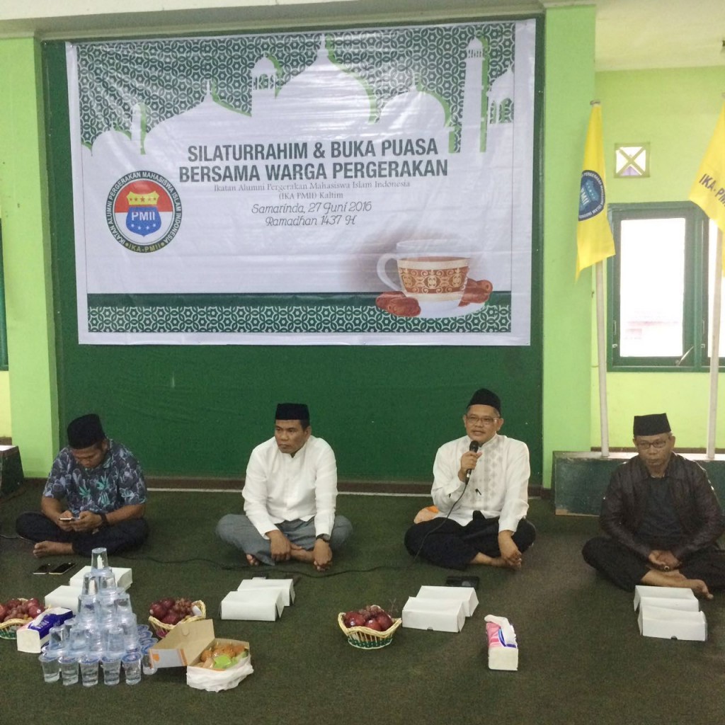 Dr. H Mukhamad Ilyasin, M.Pd saat memberikan pengarahan pada buka puasa bersama IKA PMII Kaltim